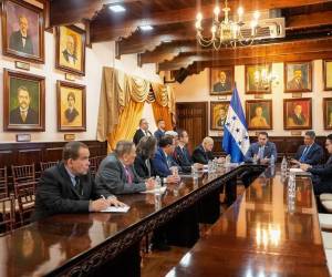 Los exmagistrados aclararon que la vía de la reforma responde a un análisis pragmáticos frente al cronograma de las próximas elecciones primarias.
