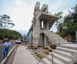 El puente peatonal del bulevar Fuerzas Armadas contará con estructuras adaptadas a los pacientes que se dirigen a la Teletón.