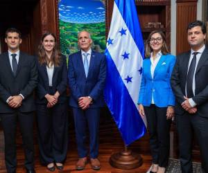 El mandatario hondureño recibió a representantes de Standard &amp; Poor’s la tarde de este 19 de agosto.