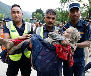 Este miércoles 26 de agosto Nepal está de luto ante la riada que azotó su punto fronterizo con el Tíbet (China), dejando casi 100 muertos y cientos de desaparecidos. Más detalles a continuación.