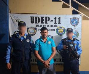 El profesor José Eduardo Rivera Meléndez due detenido por la Policía, unas horas después de ser denunciado.