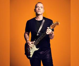 Eros Ramazzotti dice que la música es su vida, y que en un tiempo donde salen tantas canciones al día, confía en la permanencia del pop melódico.