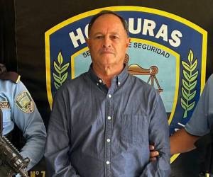 Un maestro de 64 años de edad fue capturado por suponerlo responsable del delito de violación especial en perjuicio de una menor de 13 años de edad.
