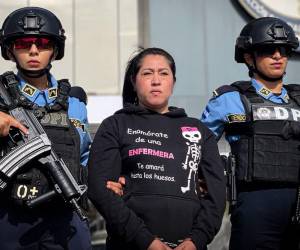 Este jueves -6 de agosto- fue capturada una enfermera auxiliar, quien es acusada de matar a su esposo luego de que este atentara contra la vida de su amante. Más detalles sobre el crimen a continuación.