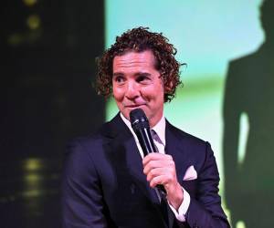 El cantante español David Bisbal presenta este viernes Eternos, un álbum que define como un homenaje a la “época dorada del pop romántico.