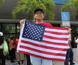 Muchos estadounidenses, sin embargo, defienden la idea de Kennedy de que la fundación de Estados Unidos proviene de inmigrantes que se establecieron primero en las colonias y de sus descendientes, un fenómeno que se ha repetido en distintas etapas con diversas nacionalidades.