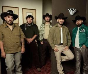 El próximo jueves 30 de abril, Grupo Frontera llega a Honduras dentro del Triste pero bien cabr*n tour 2026, una gira mundial que ya acumula fechas en Colombia, Costa Rica, El Salvador, Guatemala, México, Europa y Estados Unidos, y que respalda su tercer álbum de estudio, Lo que me falta por llorar, publicado el 23 de octubre de 2025.