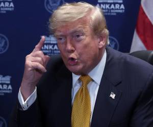 Donald Trump afirmó que Estados Unidos retomará el bloqueo naval contra Irán y asumirá el control de la seguridad en el estrecho de Ormuz, una ruta clave para el transporte mundial de petróleo.