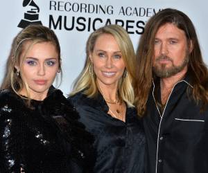 Un fallo judicial reciente volvió a poner en la mira un proceso legal que involucraba a Billy Ray Cyrus y a una mujer que alegó ser la madre biológica de Miley Cyrus. La resolución cerró el expediente y fijó una posición definitiva para todas las partes.