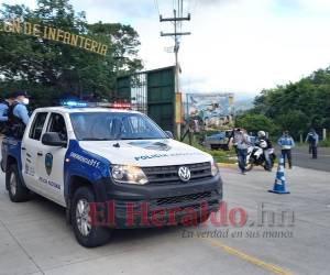 Decenas de agentes de la Policía Nacional se encargaron de custodiar el traslado del “Señor de los cielos”.