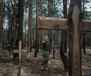 La policía ucraniana dijo que también había descubierto “salas de tortura” en la región, incluida Izium.