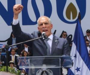 El presidente Nasry Asfura agradeció al pueblo hondureño durante su discurso en el Estadio Nacional Chelato Uclés, donde destacó los 205 años de independencia y el orgullo nacional.
