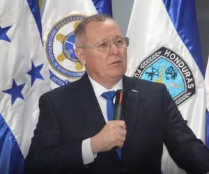 El ministro de Seguridad, Gerzon Velásquez, se reunió con Karim Faraj y miembros de la Cámara de Comercio e Industria de Tegucigalpa.