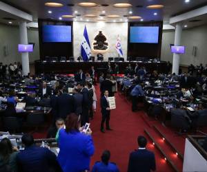 Diputados del Partido Liberal impulsan juicios políticos contra funcionarios afines a Libre, mientras el Congreso aún no alcanza los votos requeridos.