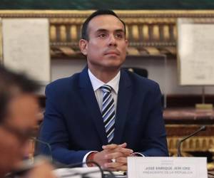 Si bien Jerí podía haber participado en esa sesión en su condición de congresista, el mandatario optó por no hacerlo y quedarse en el Palacio de Gobierno, donde presidió el cambio de guardia.