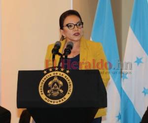 La presidenta hondureña felicitó al gremio periodístico este 25 de mayo.