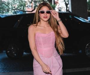 Shakira Isabel Mebarak Ripoll cumple hoy 49 años. La barranquillera, nacida el 2 de febrero de 1977, celebra su aniversario en una etapa que conjuga madurez artística, éxito profesional y reinvención personal.