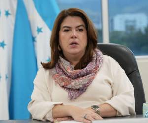 La consejera del CNE, Cossette López, se pronuncia en defensa de su hija.