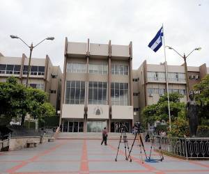 El caso avanza tras la revisión de las pruebas presentadas por el Ministerio Público, que incluyen presuntos actos de abuso de autoridad y manejo indebido de documentos oficiales.