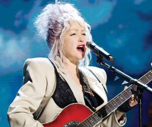 La primera noche de la residencia de Cyndi Lauper en el Colosseum de Caesars Palace en Las Vegas, el pasado viernes, quedó marcada por un momento no previsto.