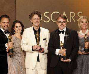 ​​​​​​David Borenstein alzó este domingo un grito de denuncia para que se detengan las guerras en el mundo tras recoger el Oscar a mejor documental.