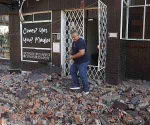 Un sismo de magnitud 7,4 sacudió Colombia y dejó daños materiales en varias ciudades.