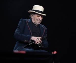 A sus 85 años, Dylan exhibe su vitalidad creativa a través de la actividad en directo, un ejercicio de resistencia en la carretera.