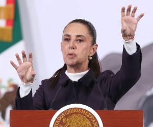 La presidenta de México, Claudia Sheinbaum, habla durante una rueda de prensa este miércoles, en Palacio Nacional de la Ciudad de México (México).