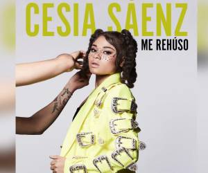 Cesia luce como toda una artista urbana en la portada de su primer sencillo grabado de forma profesional.