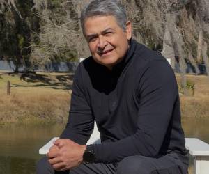 El expresidente Juan Orlando Hernández regresará a Honduras el próximo 3 de agosto para presentarse voluntariamente ante la Corte Suprema de Justicia (CSJ), luego de que un juez natural suspendiera este lunes 29 de junio la orden de captura y la alerta internacional que pesaban en su contra.