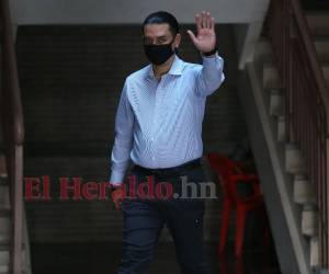 Momento en que Bográn ingresaba a los tribunales por un nuevo caso, luego de que la semana pasada fue condenado a casi 11 años de cárcel.