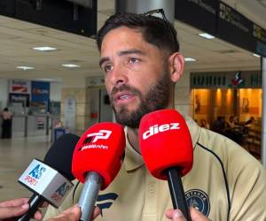 El delantero Jonathan Moya habló con los medios en el Aeropuerto Toncontín de Tegucigalpa antes de emprener vuelo rumbo a Belice.