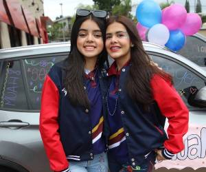 Mónica Monjarrez y Astrid Estrada.