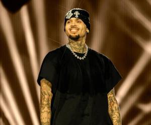 Un jurado del condado de Los Ángeles falló en contra de Chris Brown y ordenó al cantante pagar cerca de 13 millones de dólares a su exempleada doméstica María Ávila, quien sufrió graves heridas en el rostro y el brazo tras ser atacada por un perro guardián, propiedad del artista, en diciembre de 2020.