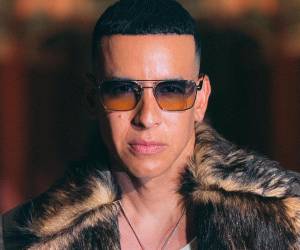 Daddy Yankee celebra este martes sus 50 años de vida, tiempo en el que se dio a conocer como 'El jefe' del reguetón, con los éxitos mundiales de 'Gasolina' y 'Despacito', para dejar recientemente el género urbano y pasar a la música cristiana con temas como 'Sonríele a la vida'.
