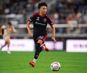 Con tan solo 16 años de edad, el hondureño Óscar Aviléz ya figura entre los hondureños más jóvenes en debutar en la Major League Soccer (MLS). Lo hizo con la camiseta del D.C. United, el club que lo formó y le abrió las puertas del primer equipo.