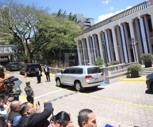 La Casa Presidencial se encuentra bajo el resguardo de miembros de la Guardia de Honor Presidencial y otros entes de seguridad, debido a la visita de alto nivel de la funcionaria estadounidense Kristi Noem, quien llegó a Tegucigalpa, para abordar temas de seguridad con el mandatario Nasry Asfura.