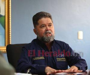 El general Ramón Sabillón Pineda explicó que aplicará una estrategia para combatir el flagelo de la extorsión en el país y parte de ese plan era que la Fuerza Anti Maras sea dirigida por la Policía.