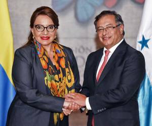 La presidenta Xiomara Castro y el presidente Gustavo Petro se reunieron en agosto en Colombia durante la investidura de Petro.