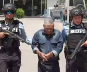 El sujeto fue capturado por agentes de la DPI y enfrentará cargos por parricidio en su grado de ejecución de tentativa.