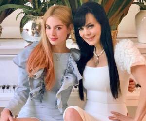 La disputa legal por la custodia de José Julián sigue generando declaraciones encontradas entre Imelda Tuñón y Maribel Guardia. El conflicto, que inició meses después de la muerte de Julián Figueroa, ha escalado desde el ámbito familiar hasta convertirse en un caso público con acusaciones que involucran presuntas irregularidades judiciales y señalamientos personales.