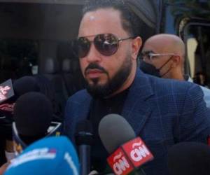 Pinna fue hallado culpable del delito de posesión ilegal de dos armas de fuego.