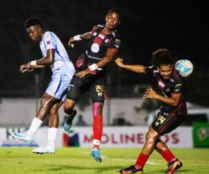 Génesis y Choloma juegan un partido clave por la permanencia en La Paz.