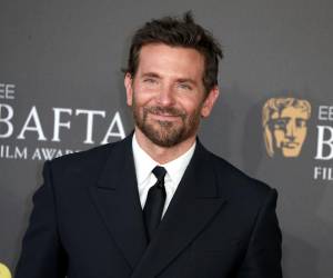 De tomar el proyecto, Bradley Cooper dirigiría y escribiría el guion de la película.