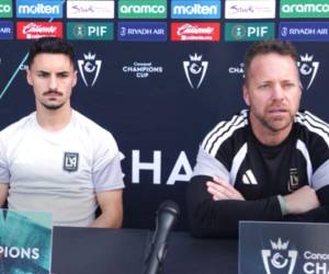 Marc do Santos junto a Stephen Eustaquio en la conferencia de prensa.