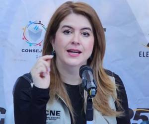 Cossette López recordó que lleva 105 días de bloqueo en los tribunales en su clamor por justicia por ella y su hija.