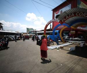 Locatarios del Zonal Belén reabrieron el mercado tras diálogo con la Alcaldía, que se comprometió a reconstruir la Plaza Corazón.