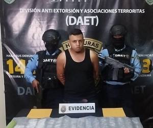 Agentes de la DAET capturaron en la colonia Vegas del Country a Óscar Enrique Ponce Colindres, conocido en el ámbito criminal con el alias de “El Oca” en posesión de drogas.