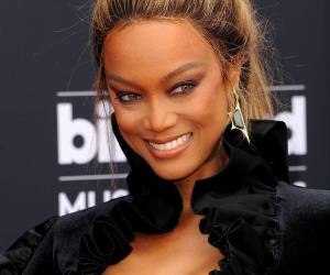 A cuatro meses del estreno de la docuserie de tres episodio La cruda realidad: Dentro de America's Next Top Model, Tyra Banks ha demandado a Netflix por difamación. La modelo y productora alega que fue manipulada para contribuir con la producción y que sus declaraciones fueron editadas y sacadas de contexto.