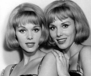 Alice y Ellen Kessler, conocidas a nivel internacional como las gemelas del espectáculo, fallecieron a los 89 años mediante un suicidio asistido en Alemania, una decisión que ellas mismas planearon con antelación. La noticia fue confirmada por la Sociedad Alemana para una Muerte Digna.